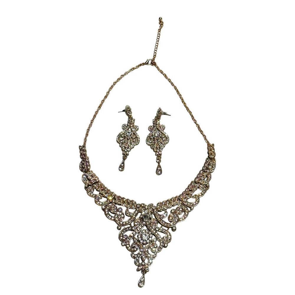 NWT Rose Gold Rhinestone Statement Necklace & Earrings Set